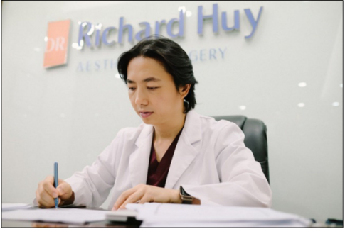 TS.BS Richard Huy trải lòng về ca phẫu thuật đầy thách thức cho Thu Hường “cô gái mặt lõm”