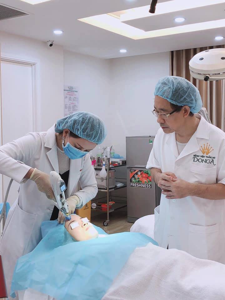 Khách hàng sử dụng dịch vụ "Điều trị trẻ hóa tự thân Bio Young", tại Bệnh viện thẩm mỹ Đông Á